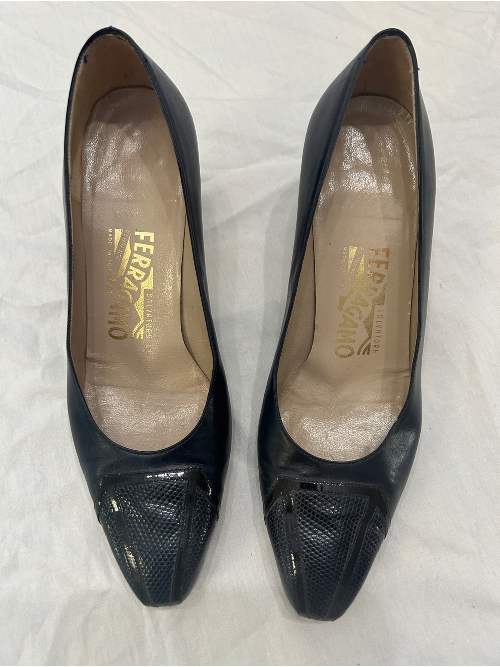 Women’s Salvatore Ferragamo Navy Leather Pumps Size 8.5B Made in Italy